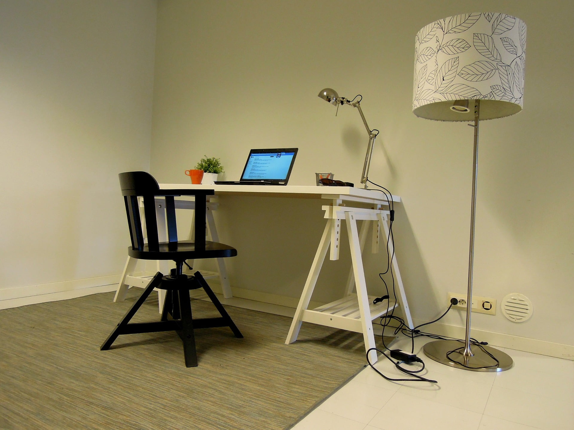workbench-1269222_1920