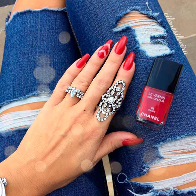 inele-argint-unghii-rosii