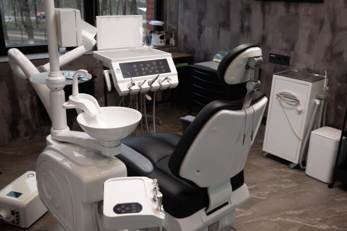 Dental,Unit,With,Instruments,In,Clinic,Interior