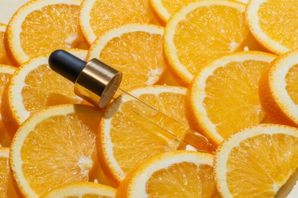 Retinolul și vitamina C devin mai blânde cu pielea. Ce contează mai mult decât concentrația produsului