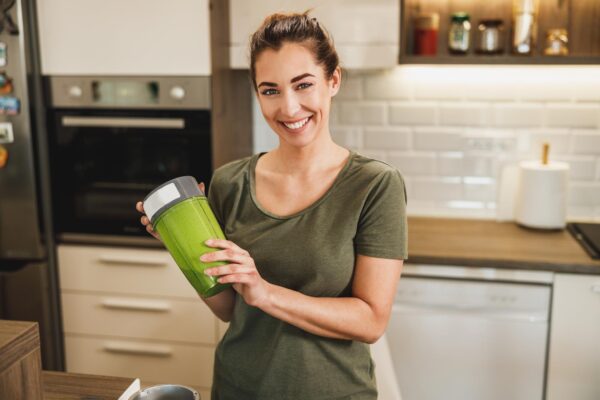 Proteina praf: cum alegi între zer, cazeină și variantele vegetale